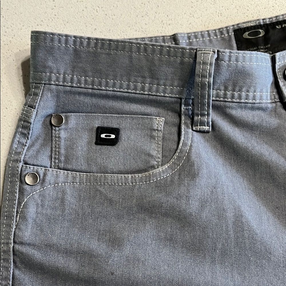 Oakley Gray Slim Fit Jean Shorts Distressed Cut-Off Style Size 32/10 - Picture 3 of 11